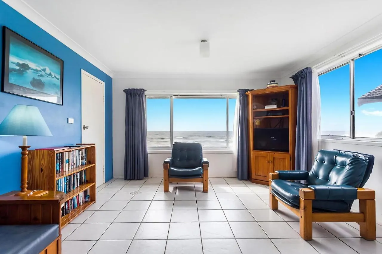 Absolute Beachfront Apartments 3T Lennox Head