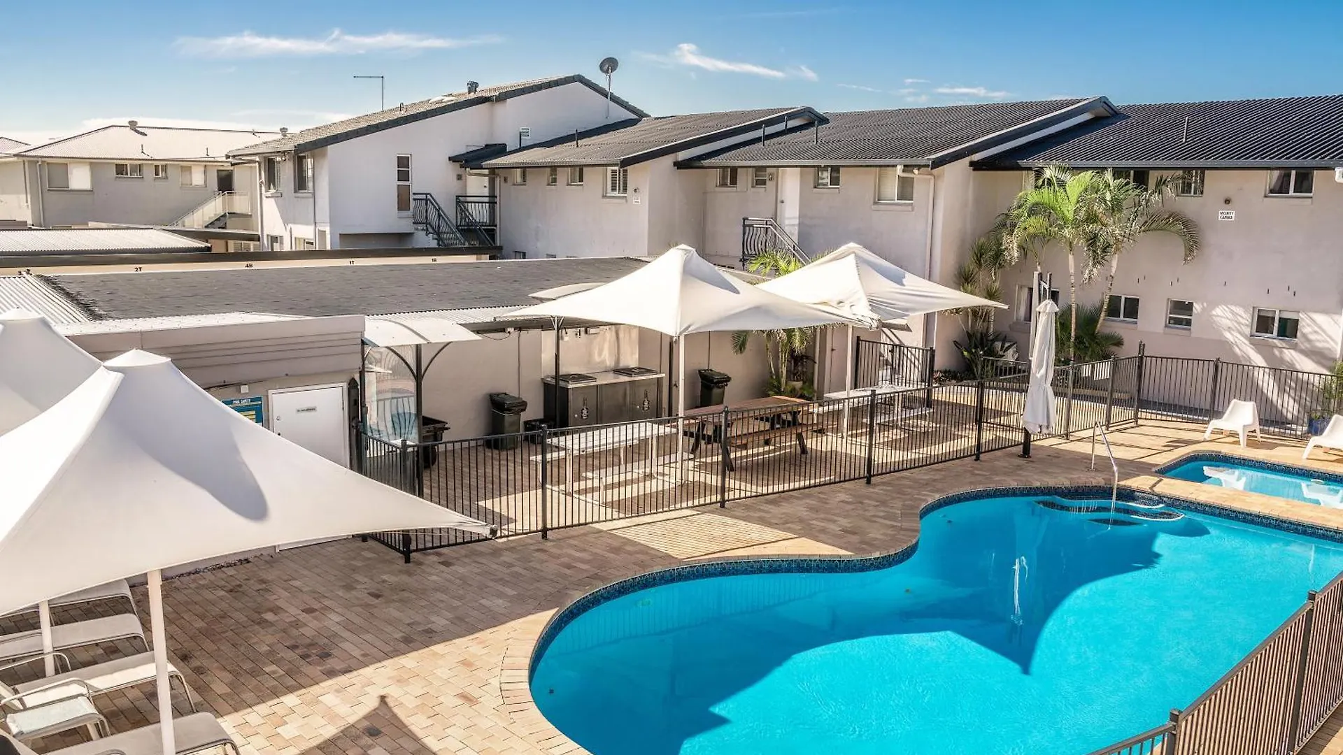 Absolute Beachfront Apartments 3T Lennox Head