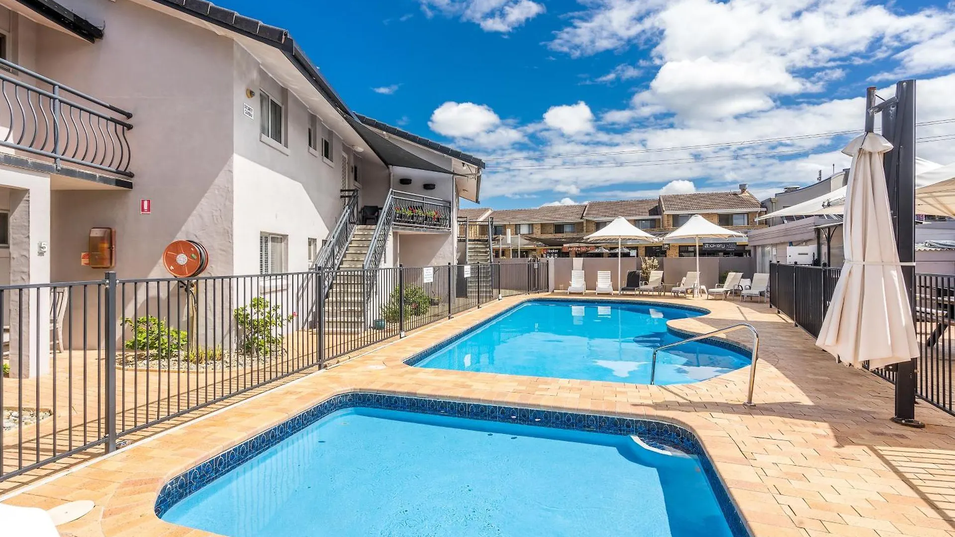 Absolute Beachfront Apartments 3T Lennox Head